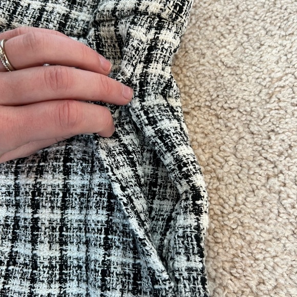 AARON & Amber Women’s Black and White High Waisted Shorts Size Large - Picture 3 of 9